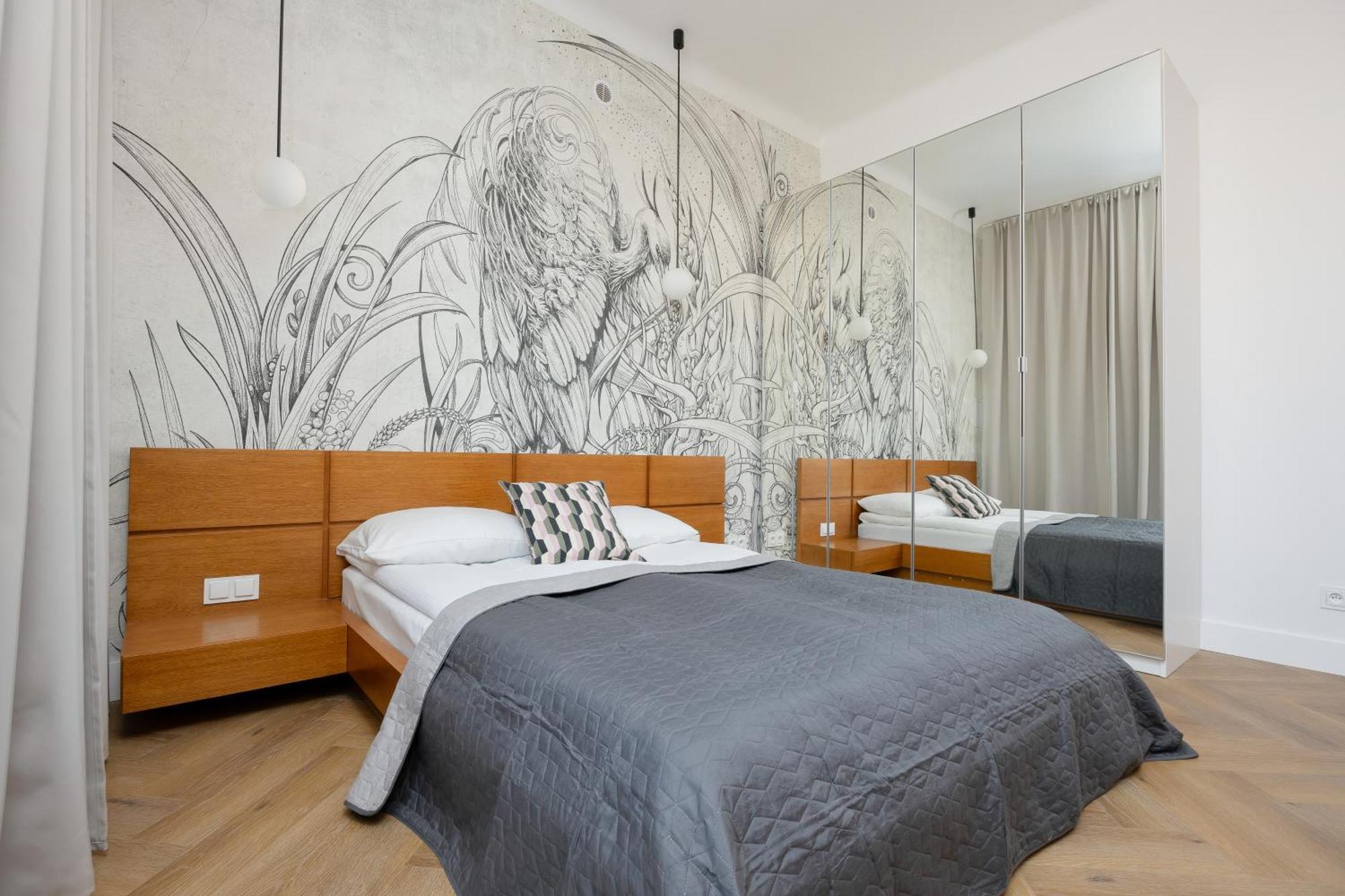 Апартаменти Heart Of The Old Town Royal By Renters