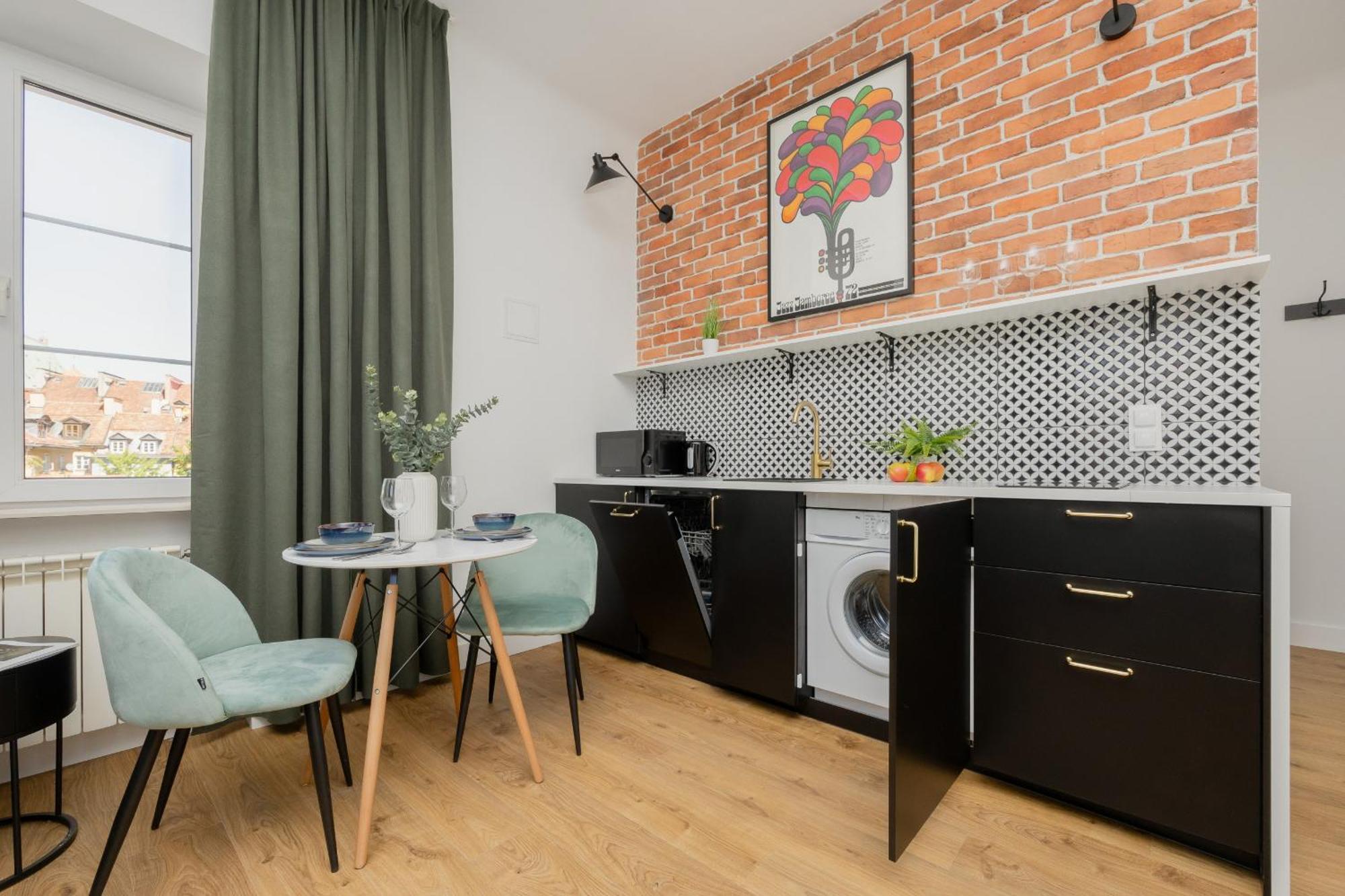 Апартаменти Heart Of The Old Town Royal By Renters *