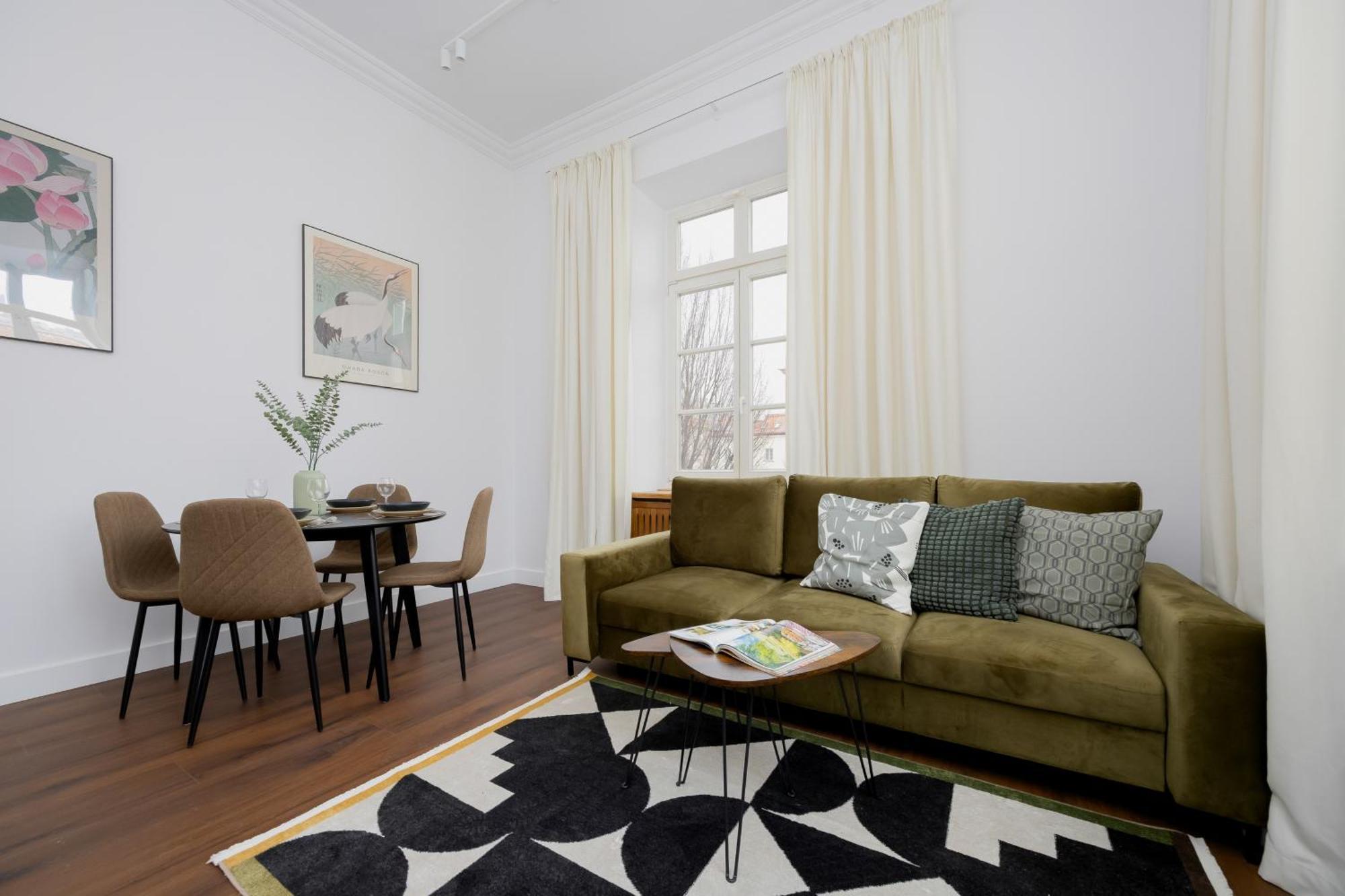 Апартаменти Heart Of The Old Town Royal By Renters *